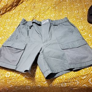 Mens Columbia PFG Shorts. Size M. Olive Green has extra pockets. Nice